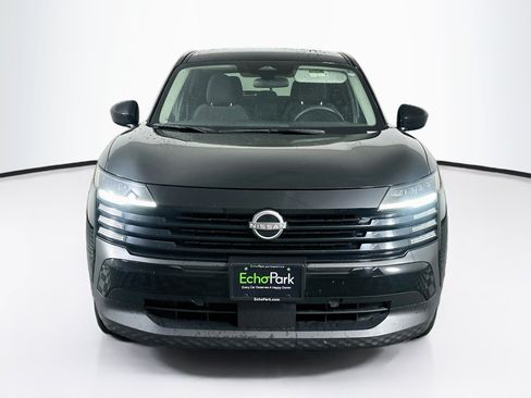 Used 2025 Nissan Kicks SV FWD image 2