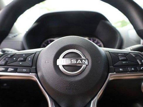 Used 2024 Nissan Sentra SV FWD image 9