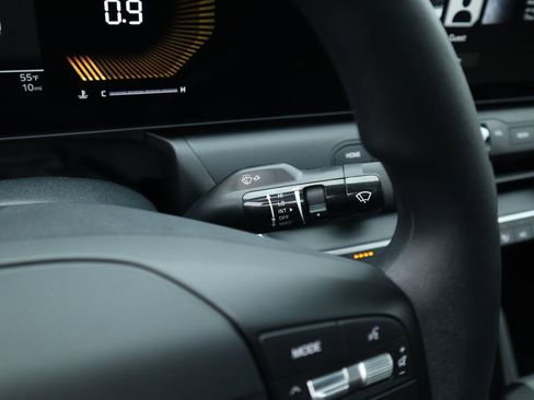 New 2025 Kia K4 LXS image 32