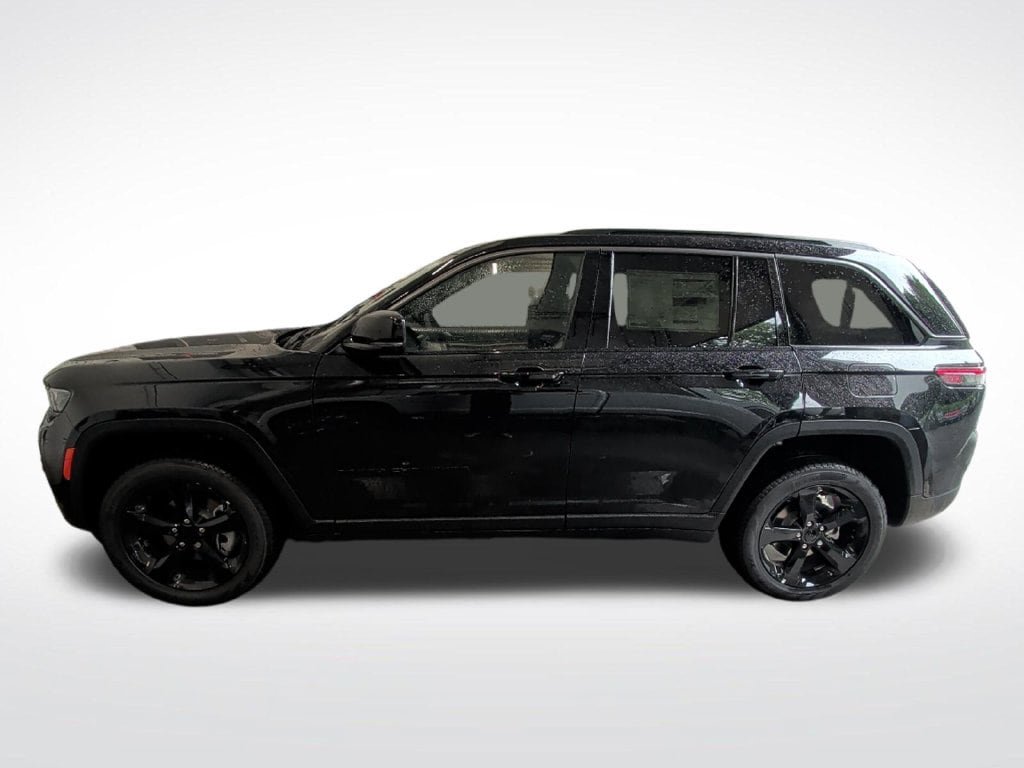New 2026 Jeep Grand Cherokee Limited w/ Limited Altitude Package AWD/4WD image 2