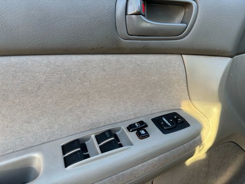 Used 2002 Toyota Camry LE image 9