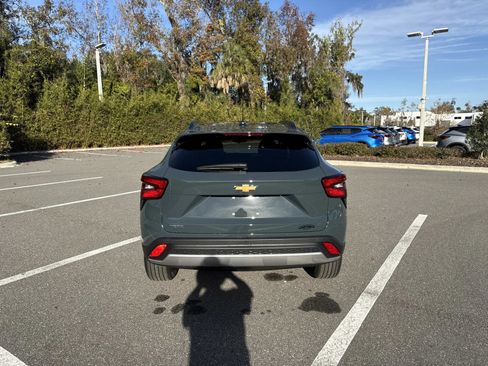 New 2026 Chevrolet Trax LT w/ Sunroof Package FWD image 4