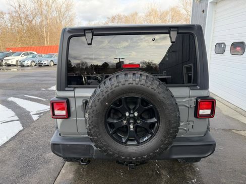 Used 2019 Jeep Wrangler Sport image 5