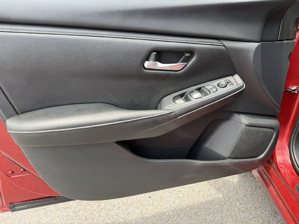 Used 2025 Nissan Sentra SV FWD image 12