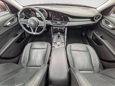 Used 2017 Alfa Romeo Giulia image 17