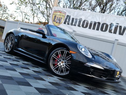 Used 2015 Porsche 911 Carrera 4S image 1