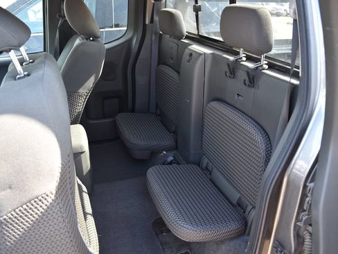 Used 2016 Nissan Frontier SV w/ SV Value Truck Package RWD image 8