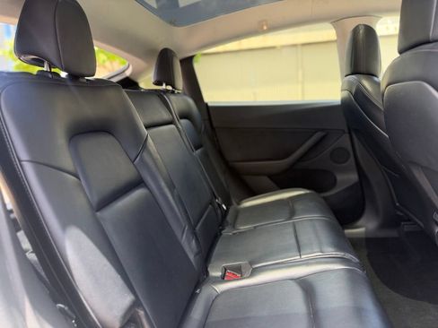 Used 2021 Tesla Model Y Long Range AWD/4WD image 17