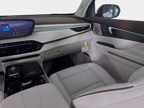 New 2026 Buick Enclave Avenir w/ Super Cruise Package FWD image 26