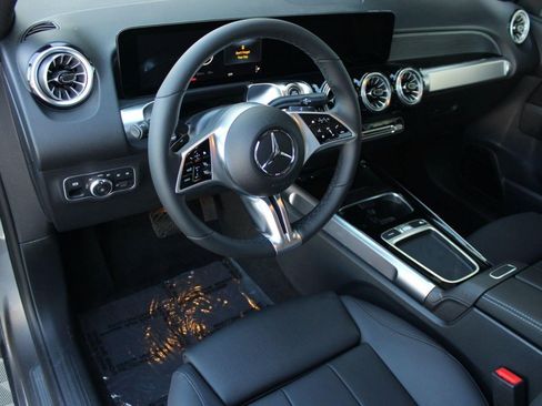 New 2026 Mercedes-Benz GLB 250 4MATIC image 4