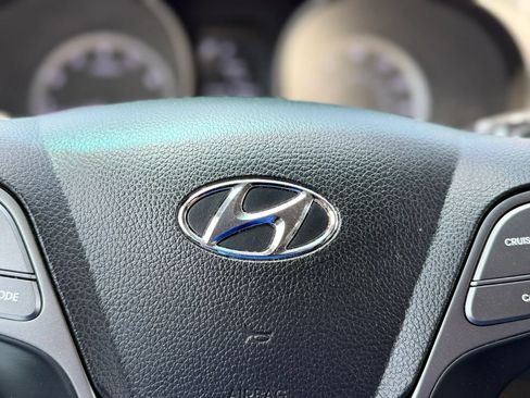 Used 2017 Hyundai Santa Fe Sport FWD image 31