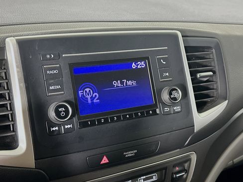 Used 2017 Honda Pilot LX image 19