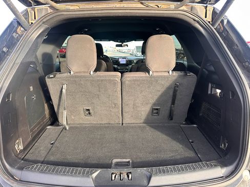 Used 2020 Ford Explorer XLT image 12