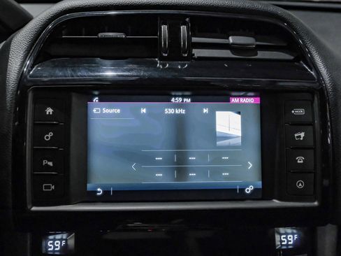 Used 2017 Jaguar F-PACE Premium image 26