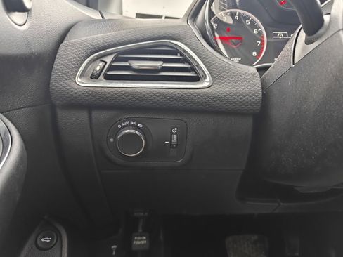 Used 2019 Chevrolet Cruze LT w/ Convenience Package image 19