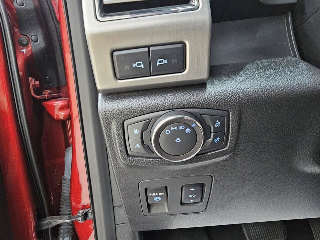 Used 2018 Ford F150 Platinum w/ Equipment Group 701A Luxury RWD image 38