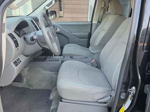 Used 2016 Nissan Frontier SV image 11