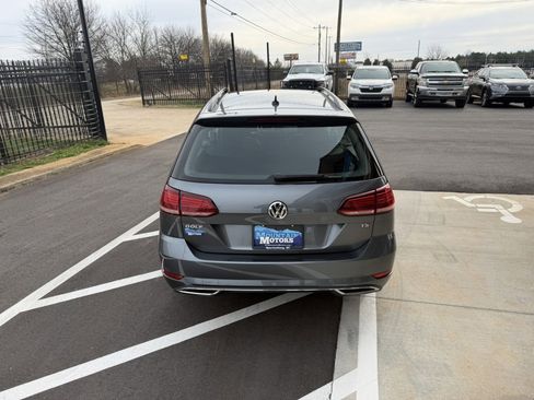 Used 2018 Volkswagen Golf S image 5