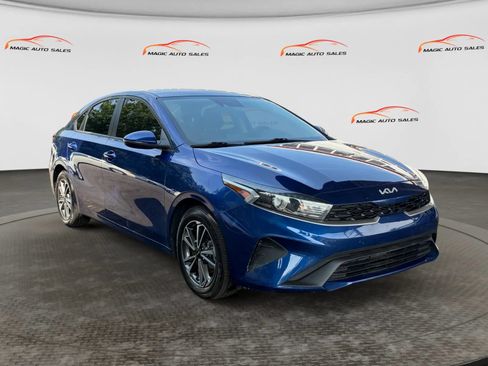 Used 2023 Kia Forte LXS w/ LXS Technology Package FWD image 5