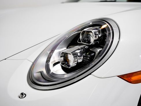 Used 2018 Porsche 911 Turbo image 33