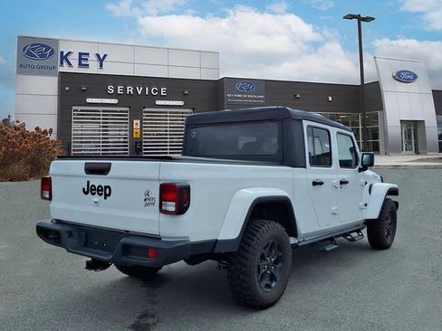 Used 2023 Jeep Gladiator Sport AWD/4WD image 5