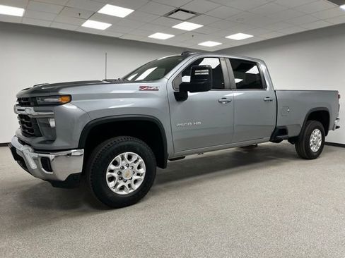 Used 2024 Chevrolet Silverado 2500 LT AWD/4WD image 4