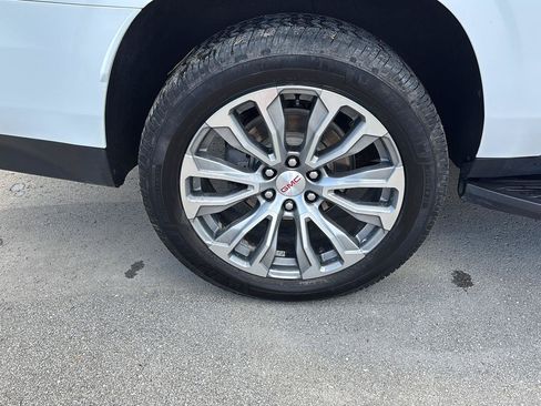 Used 2021 GMC Yukon XL Denali AWD/4WD image 12