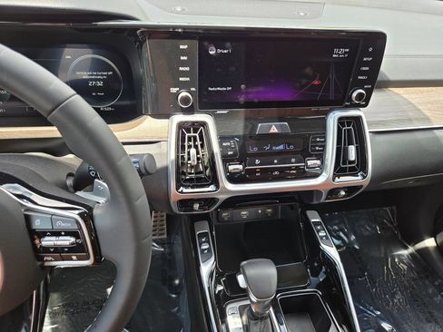 Certified 2022 Kia Sorento SX Prestige w/ Rust Color Package AWD/4WD image 23