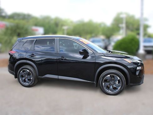 Used 2024 Nissan Rogue SV w/ SV Premium Package FWD image 4