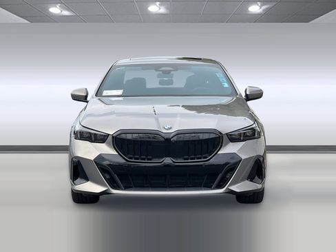 Used 2026 BMW 530i w/ M Sport Package RWD image 6