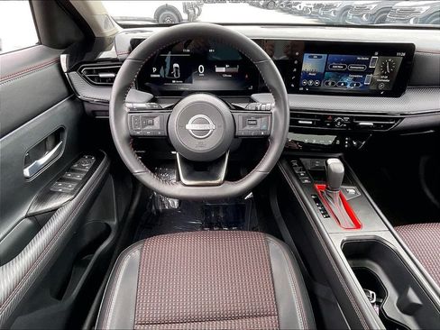 Used 2025 Nissan Kicks SR w/ SR Premium Package AWD/4WD image 16