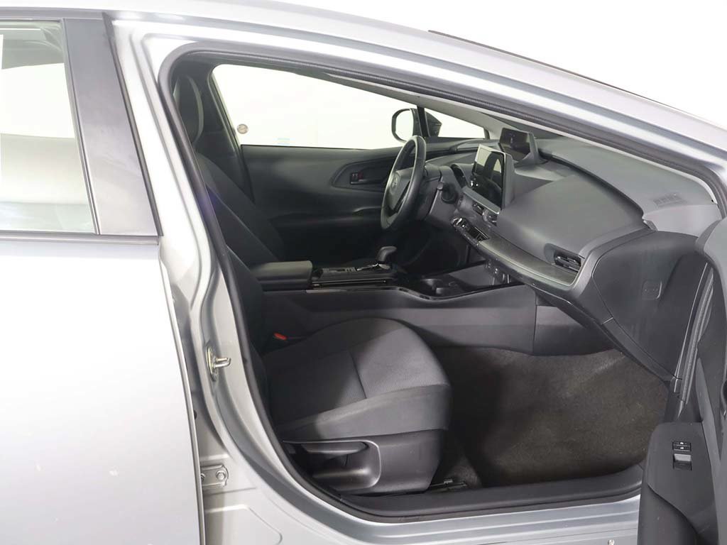 Used 2025 Toyota Prius LE FWD image 28