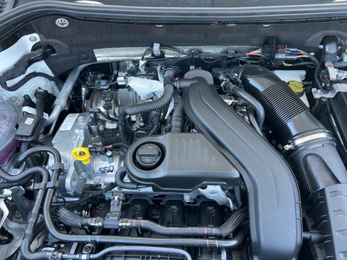 New 2026 Volkswagen Taos SE FWD image 21