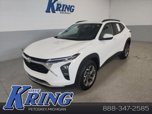 Used 2024 Chevrolet Trax LT w/ LT Convenience Package FWD image 1