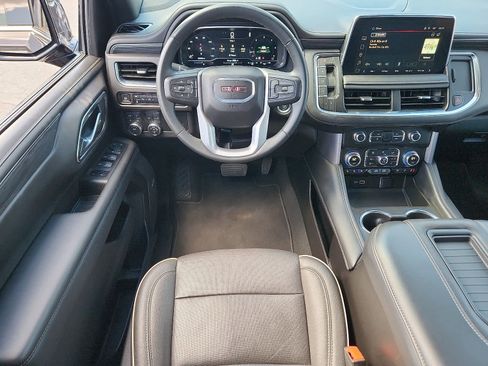 Used 2024 GMC Yukon SLT AWD/4WD image 12