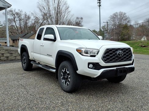 Used 2020 Toyota Tacoma TRD Off-Road w/ Technology Package AWD/4WD image 3