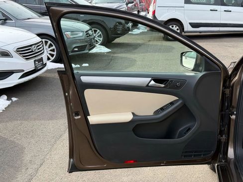 Used 2015 Volkswagen Jetta SE image 16