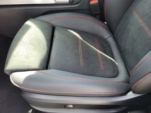 New 2025 Mercedes-Benz GLB 250 4MATIC image 18