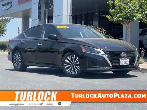 Used 2023 Nissan Altima 2.5 SV FWD image 1