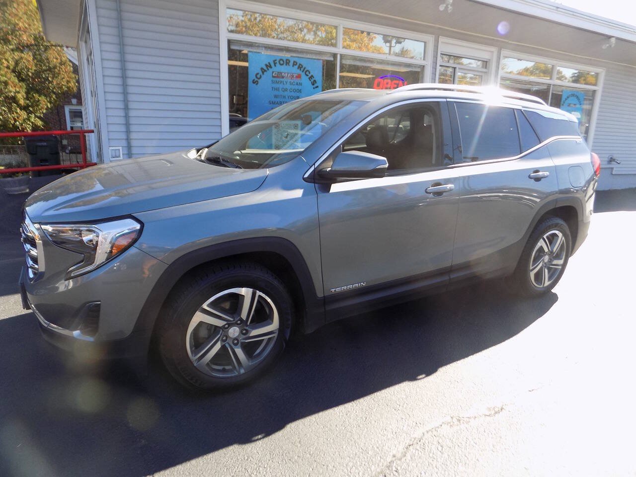 Used 2019 GMC Terrain SLT w/ Preferred Package AWD/4WD image 9