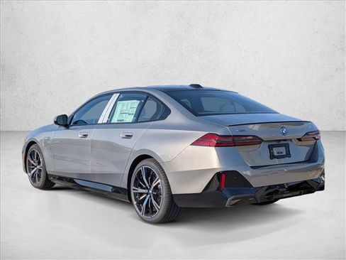 New 2026 BMW 550e xDrive w/ Premium Package image 9