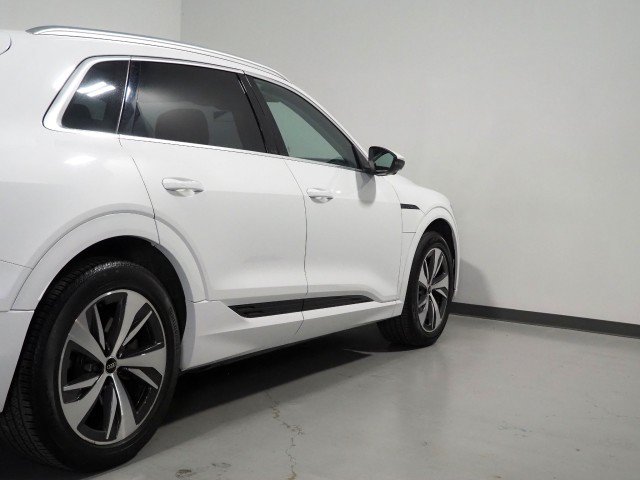 Used 2024 Audi Q8 e-tron Premium Plus w/ Premium Plus Package AWD/4WD image 54