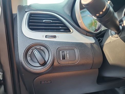 Used 2020 Dodge Journey SE FWD image 23