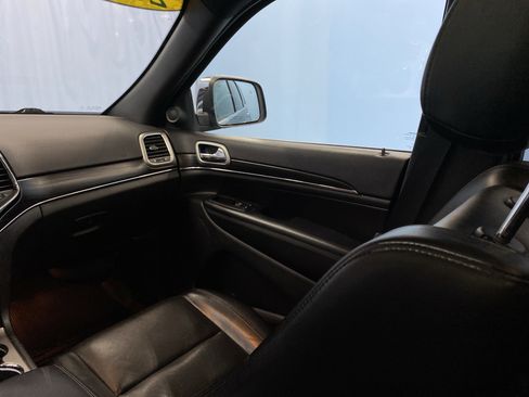 Used 2019 Jeep Grand Cherokee Limited w/ Luxury Group II image 29