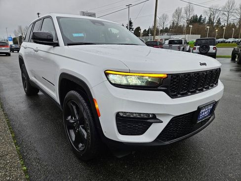 Used 2023 Jeep Grand Cherokee Limited w/ Luxury Tech Group II image 7