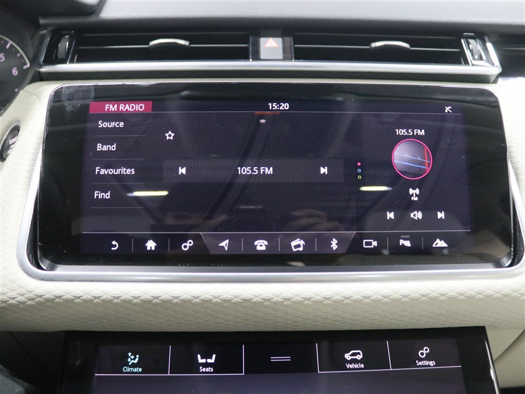 Used 2020 Land Rover Range Rover Velar S AWD/4WD image 25