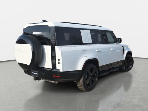 New 2026 Land Rover Defender 130 X-Dynamic SE image 5
