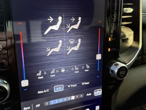 Used 2024 RAM 2500 Laramie w/ Night Edition image 37