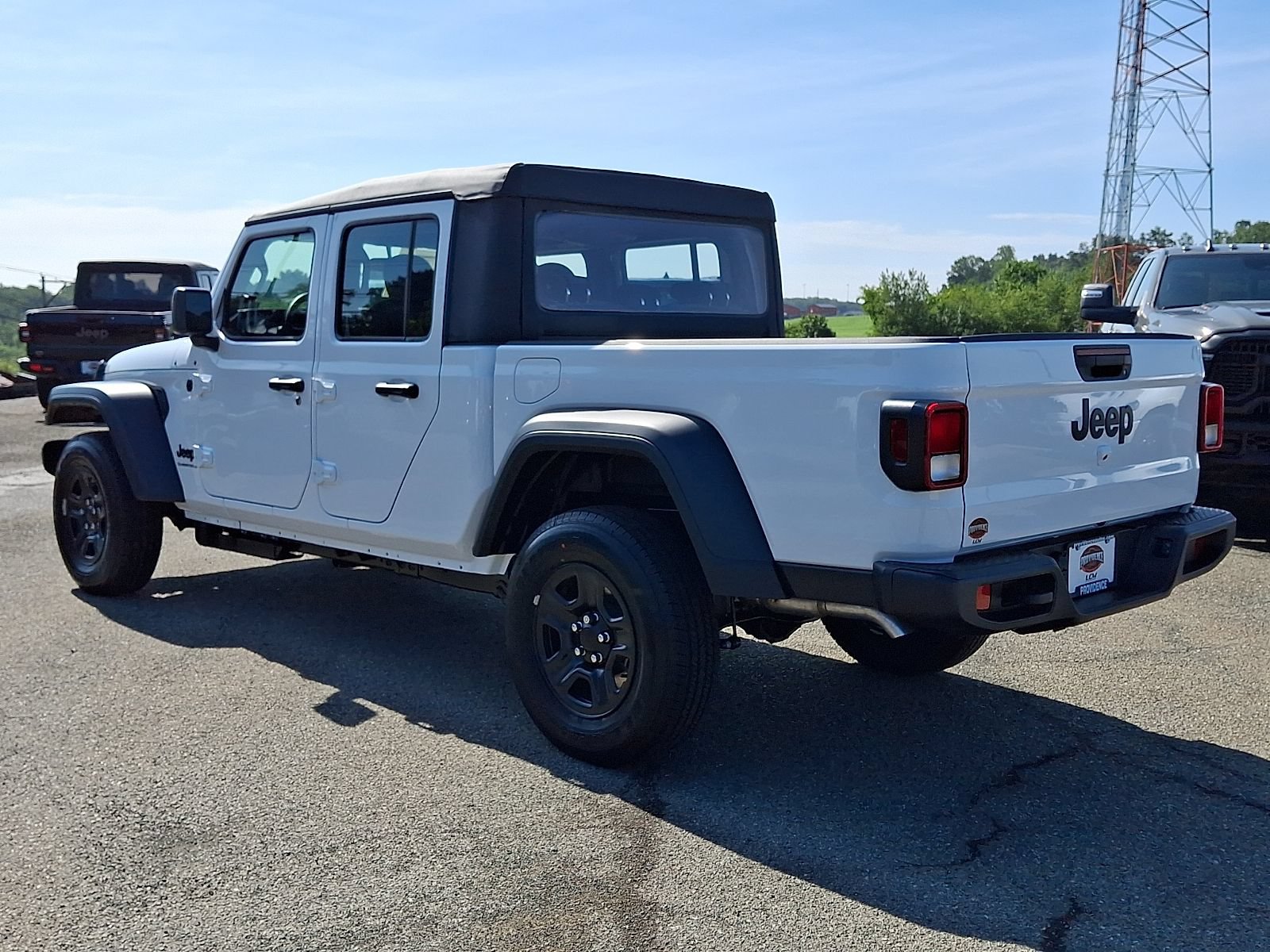 New 2026 Jeep Gladiator Sport AWD/4WD image 3