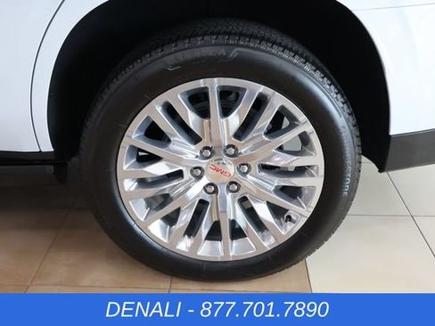 New 2026 GMC Yukon Denali w/ Denali Reserve Package AWD/4WD image 9